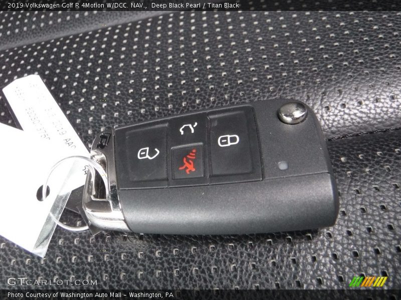 Keys of 2019 Golf R 4Motion W/DCC. NAV.