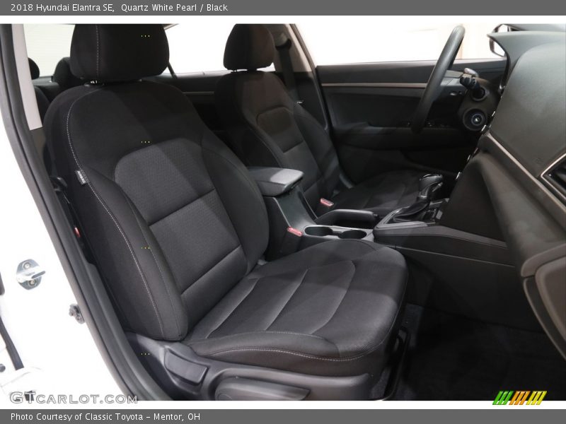 Quartz White Pearl / Black 2018 Hyundai Elantra SE