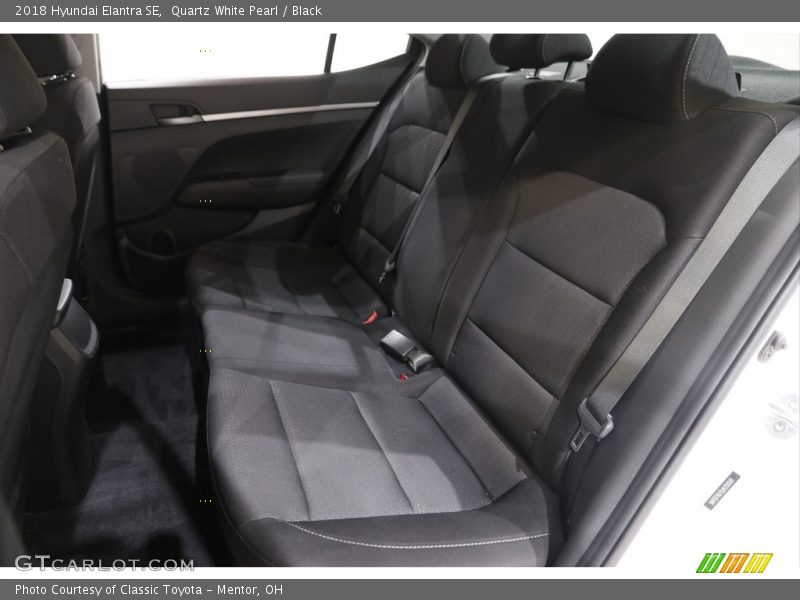 Quartz White Pearl / Black 2018 Hyundai Elantra SE