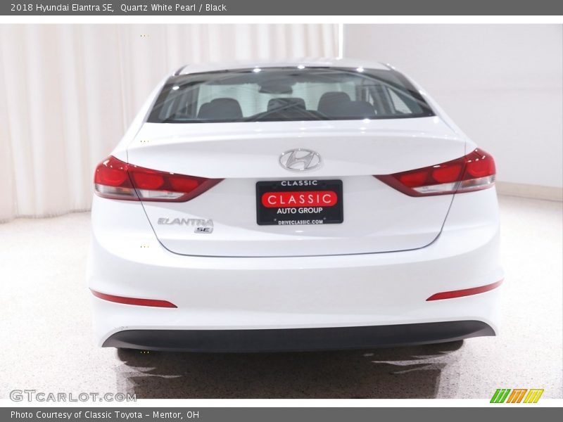 Quartz White Pearl / Black 2018 Hyundai Elantra SE