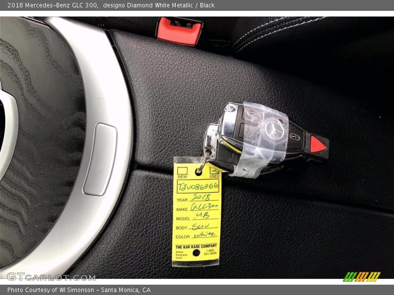 designo Diamond White Metallic / Black 2018 Mercedes-Benz GLC 300