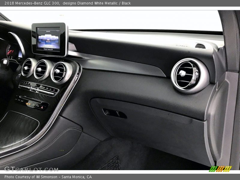 designo Diamond White Metallic / Black 2018 Mercedes-Benz GLC 300