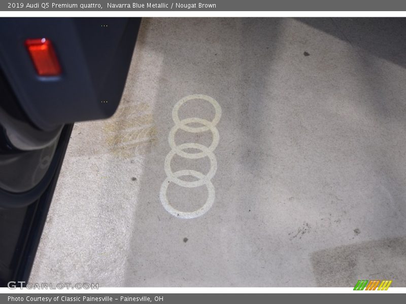 Navarra Blue Metallic / Nougat Brown 2019 Audi Q5 Premium quattro