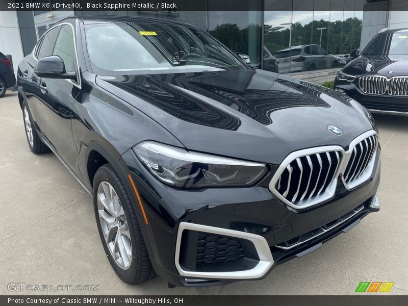Front 3/4 View of 2021 X6 xDrive40i