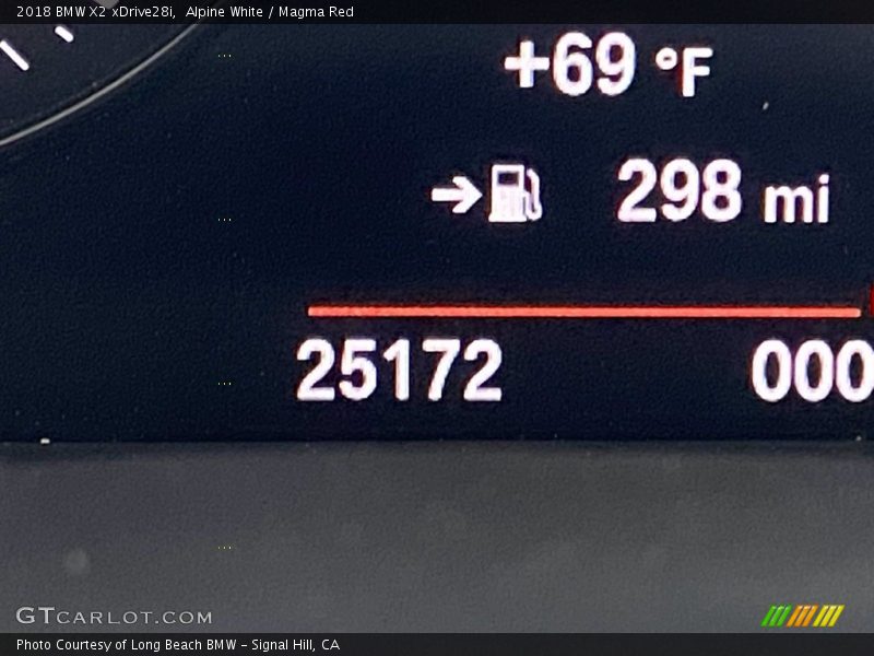 Alpine White / Magma Red 2018 BMW X2 xDrive28i