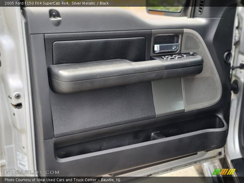 Door Panel of 2005 F150 FX4 SuperCab 4x4