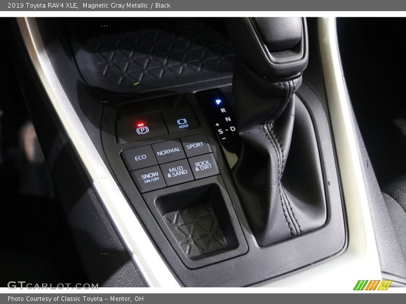 Magnetic Gray Metallic / Black 2019 Toyota RAV4 XLE