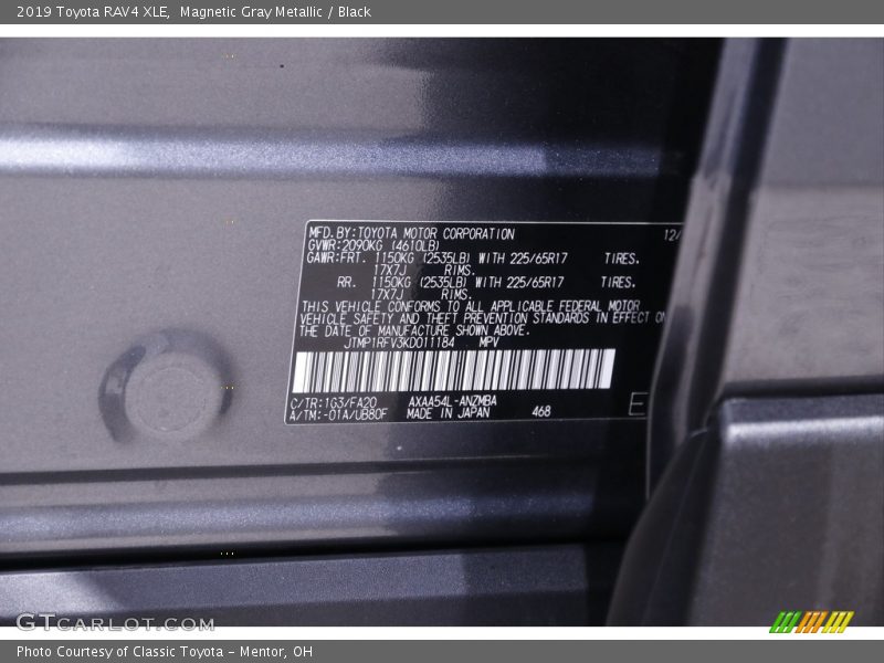 Magnetic Gray Metallic / Black 2019 Toyota RAV4 XLE