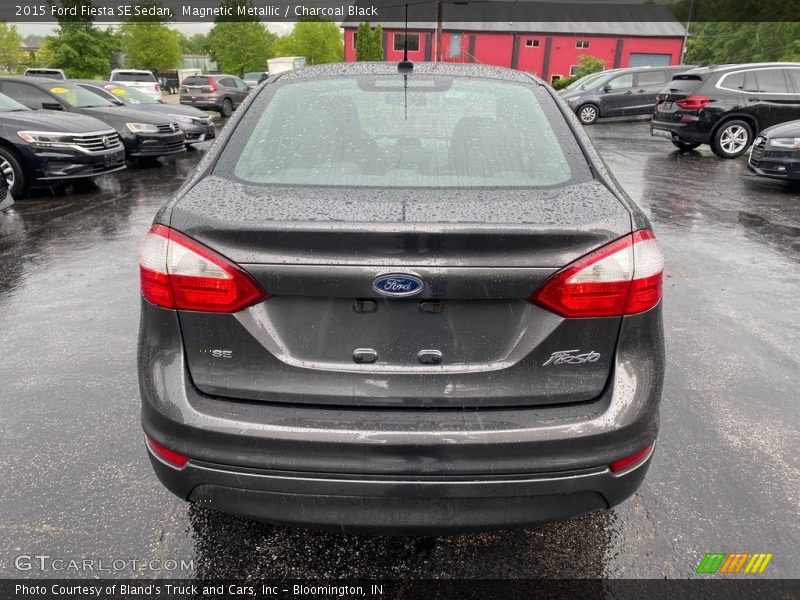 Magnetic Metallic / Charcoal Black 2015 Ford Fiesta SE Sedan