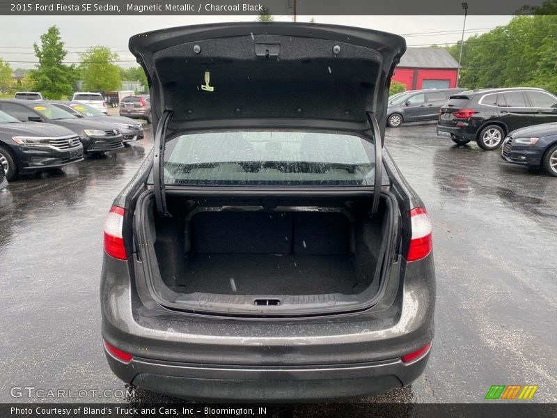 Magnetic Metallic / Charcoal Black 2015 Ford Fiesta SE Sedan