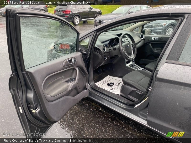 Magnetic Metallic / Charcoal Black 2015 Ford Fiesta SE Sedan