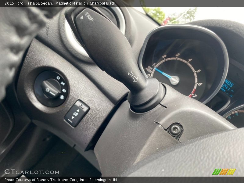 Magnetic Metallic / Charcoal Black 2015 Ford Fiesta SE Sedan