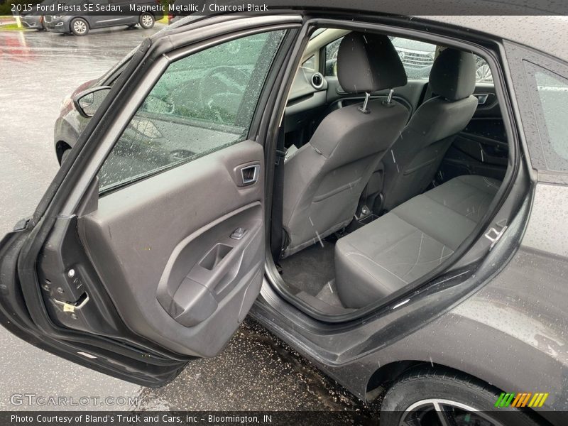 Magnetic Metallic / Charcoal Black 2015 Ford Fiesta SE Sedan
