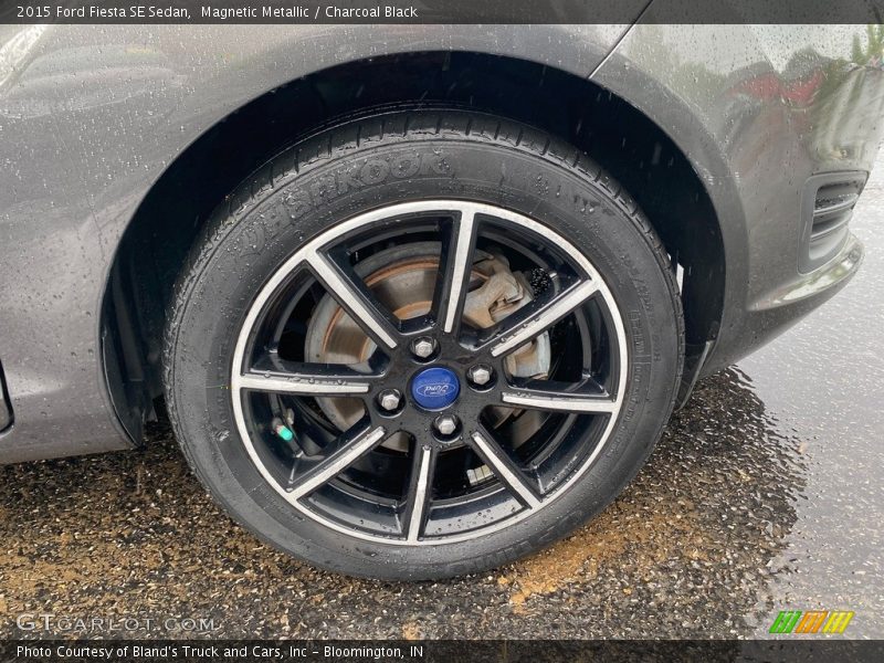 Magnetic Metallic / Charcoal Black 2015 Ford Fiesta SE Sedan