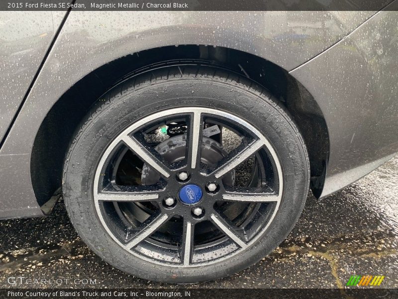 Magnetic Metallic / Charcoal Black 2015 Ford Fiesta SE Sedan