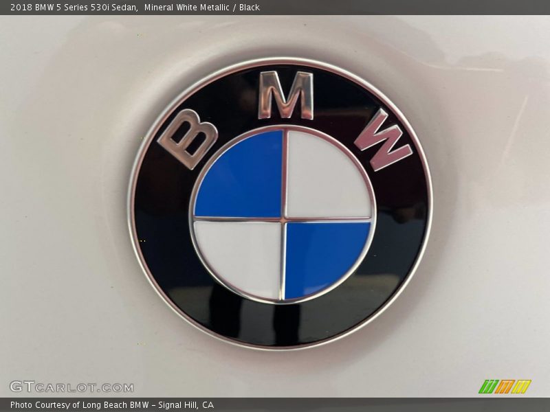 Mineral White Metallic / Black 2018 BMW 5 Series 530i Sedan
