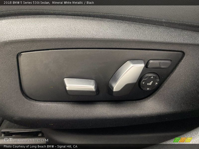 Mineral White Metallic / Black 2018 BMW 5 Series 530i Sedan