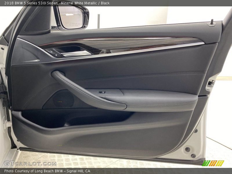 Mineral White Metallic / Black 2018 BMW 5 Series 530i Sedan