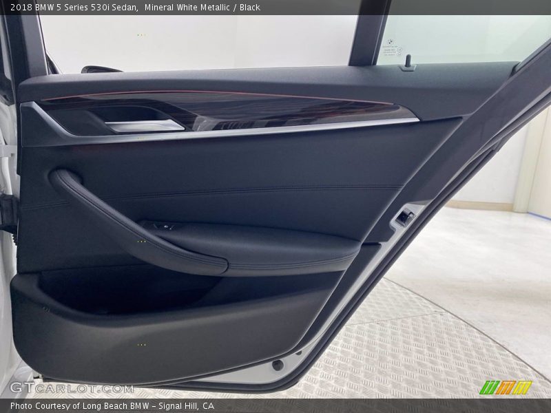 Mineral White Metallic / Black 2018 BMW 5 Series 530i Sedan