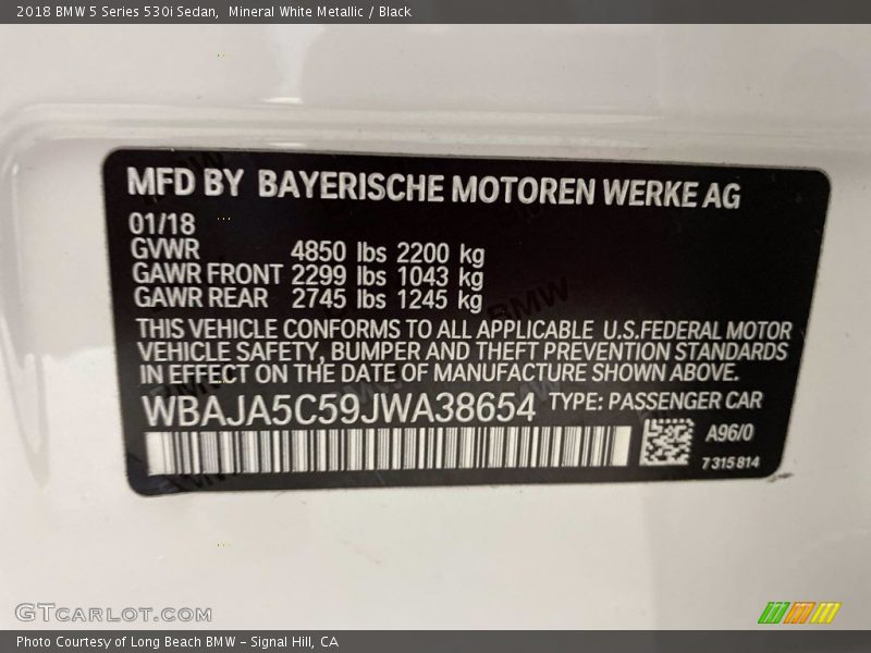 Mineral White Metallic / Black 2018 BMW 5 Series 530i Sedan