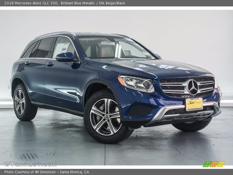 Front 3/4 View of 2018 GLC 300