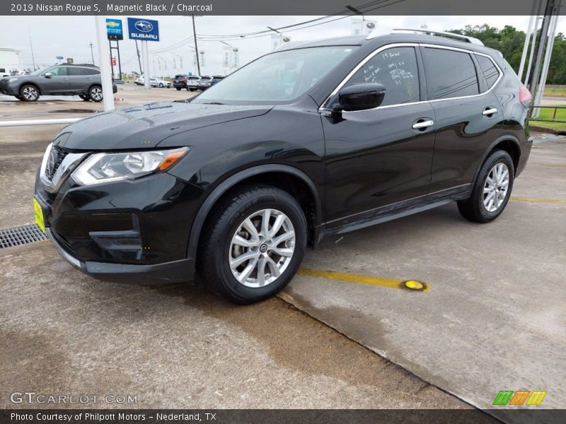 Front 3/4 View of 2019 Rogue S