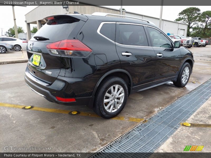 Magnetic Black / Charcoal 2019 Nissan Rogue S