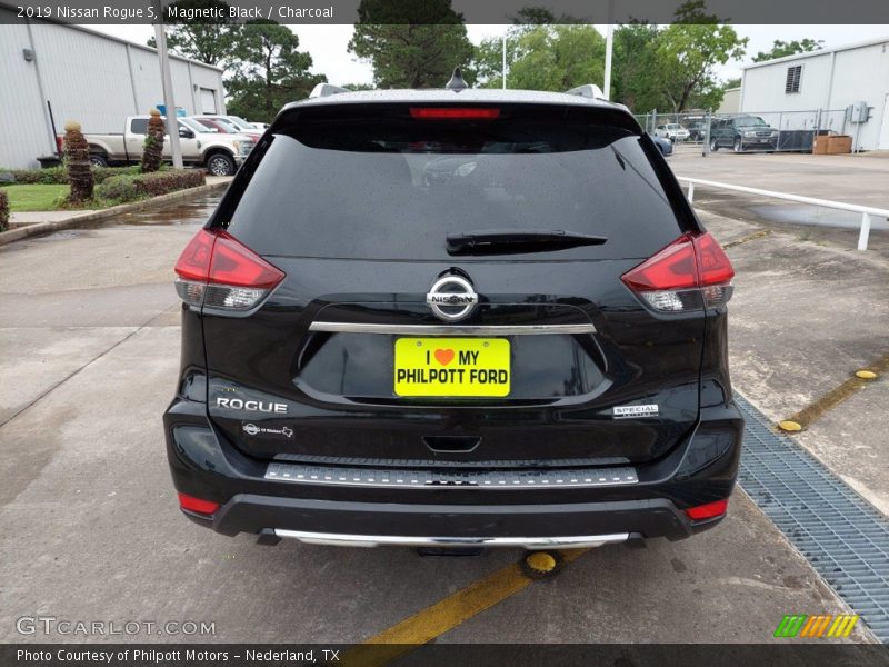 Magnetic Black / Charcoal 2019 Nissan Rogue S