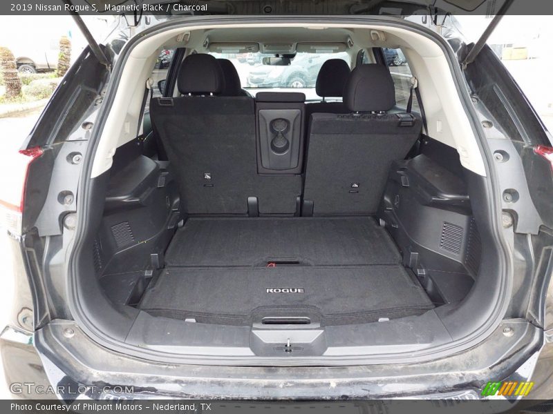  2019 Rogue S Trunk