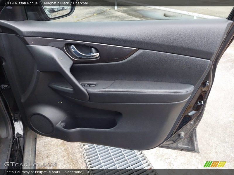 Door Panel of 2019 Rogue S