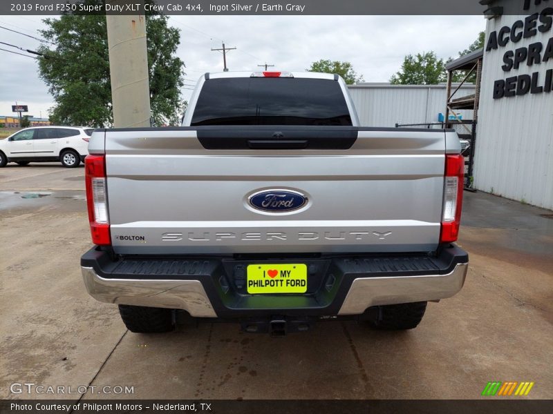 Ingot Silver / Earth Gray 2019 Ford F250 Super Duty XLT Crew Cab 4x4