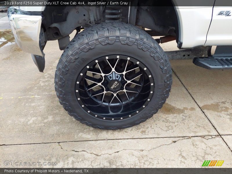 Ingot Silver / Earth Gray 2019 Ford F250 Super Duty XLT Crew Cab 4x4