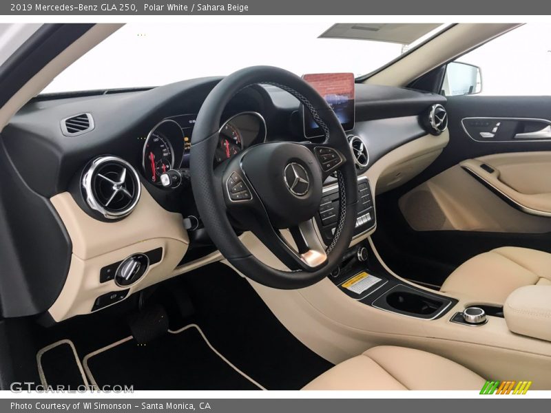 Polar White / Sahara Beige 2019 Mercedes-Benz GLA 250