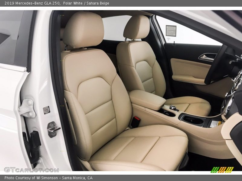 Polar White / Sahara Beige 2019 Mercedes-Benz GLA 250