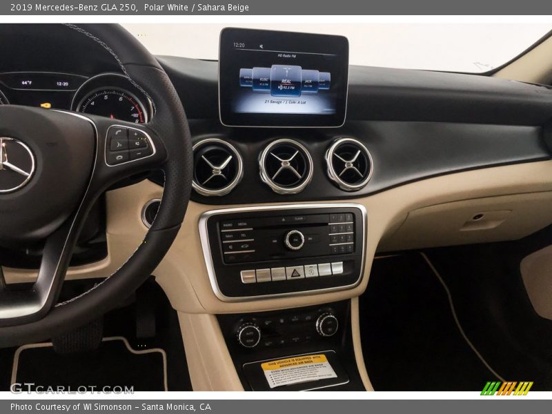 Polar White / Sahara Beige 2019 Mercedes-Benz GLA 250