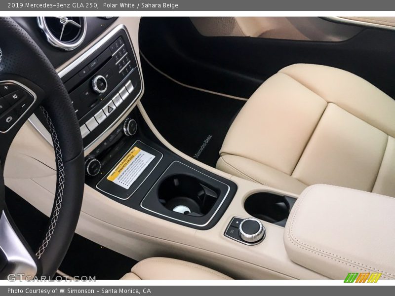 Polar White / Sahara Beige 2019 Mercedes-Benz GLA 250