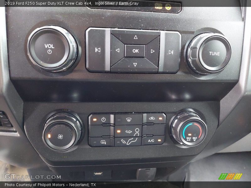 Ingot Silver / Earth Gray 2019 Ford F250 Super Duty XLT Crew Cab 4x4