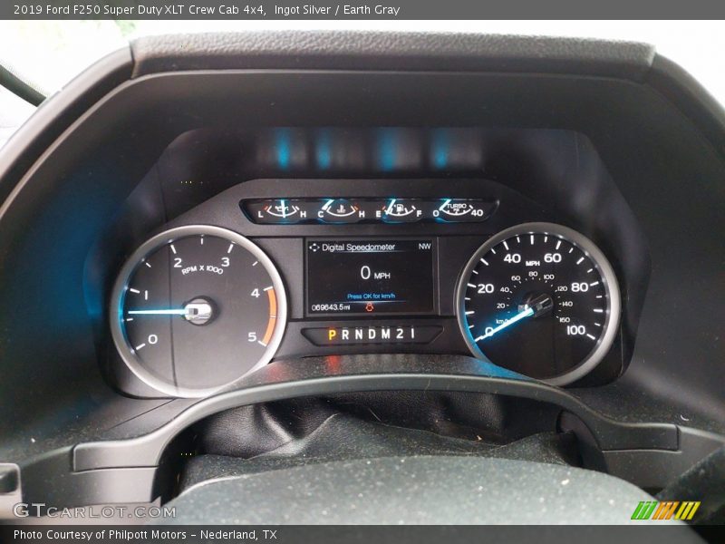 Ingot Silver / Earth Gray 2019 Ford F250 Super Duty XLT Crew Cab 4x4