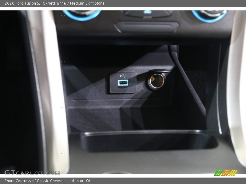 Oxford White / Medium Light Stone 2020 Ford Fusion S