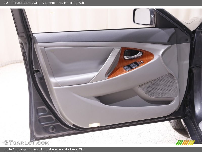 Magnetic Gray Metallic / Ash 2011 Toyota Camry XLE