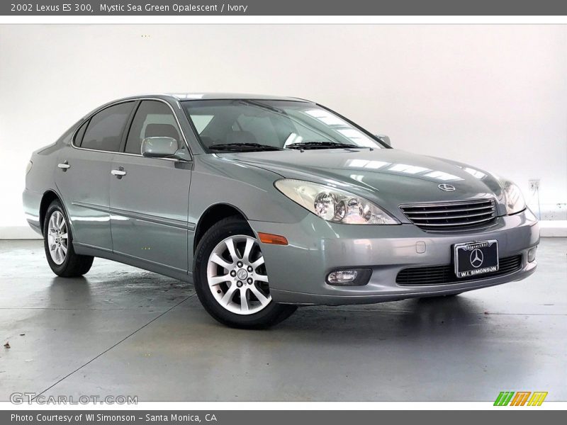 Front 3/4 View of 2002 ES 300