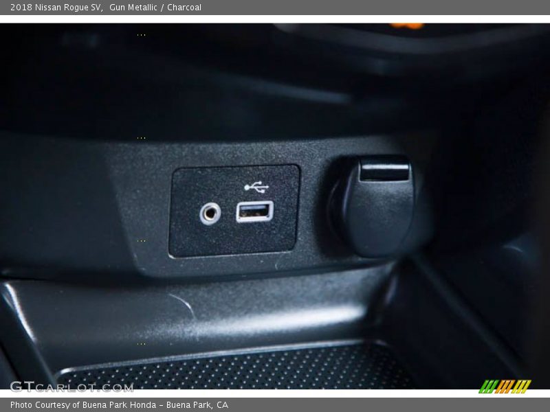 Gun Metallic / Charcoal 2018 Nissan Rogue SV