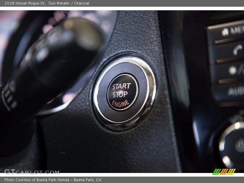 Gun Metallic / Charcoal 2018 Nissan Rogue SV