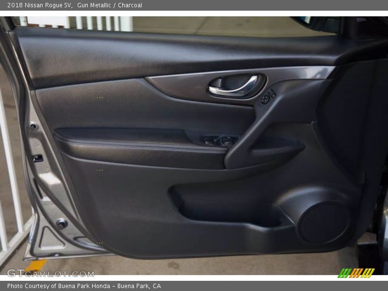 Gun Metallic / Charcoal 2018 Nissan Rogue SV