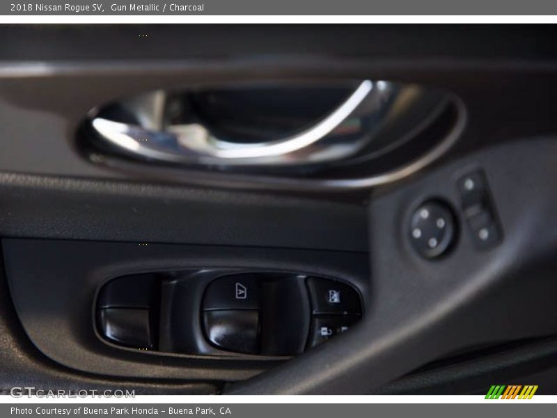 Gun Metallic / Charcoal 2018 Nissan Rogue SV