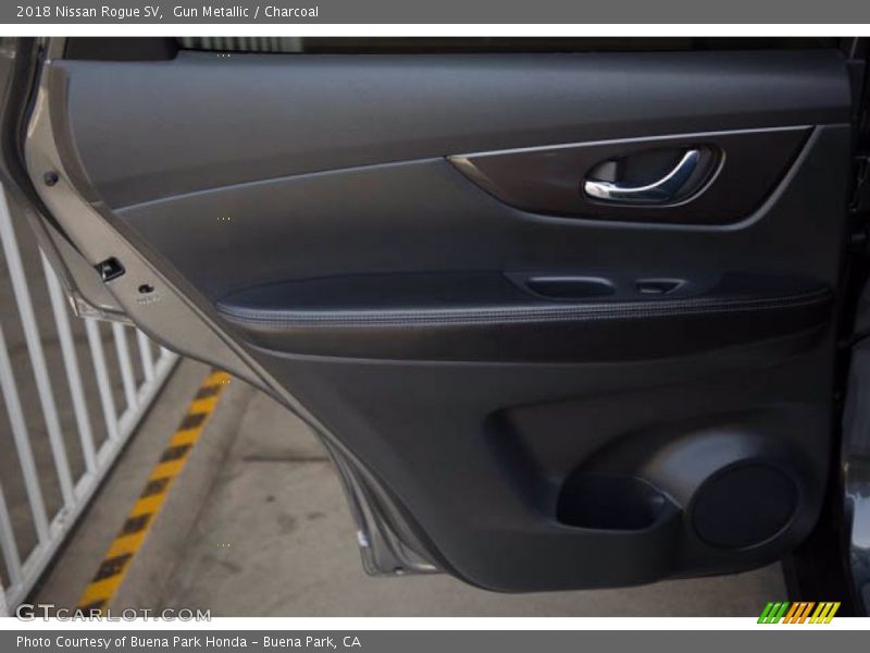 Gun Metallic / Charcoal 2018 Nissan Rogue SV