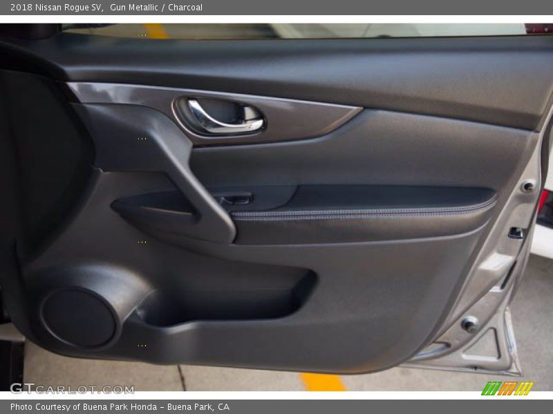 Gun Metallic / Charcoal 2018 Nissan Rogue SV