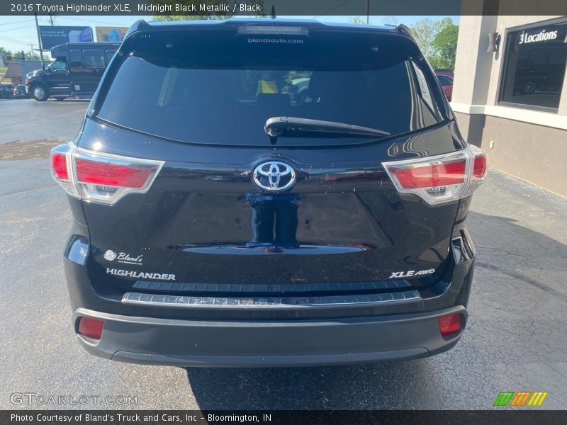 Midnight Black Metallic / Black 2016 Toyota Highlander XLE