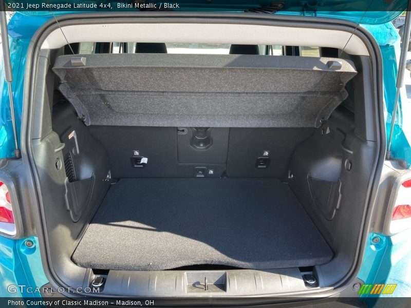  2021 Renegade Latitude 4x4 Trunk