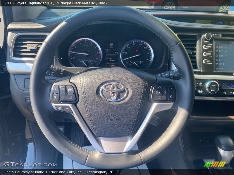 Midnight Black Metallic / Black 2016 Toyota Highlander XLE